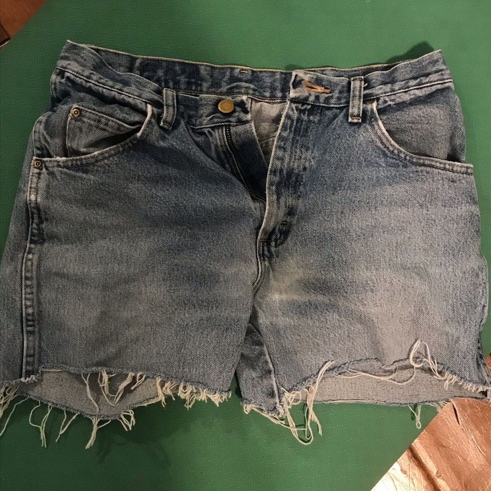 Cut-off Jean shorts